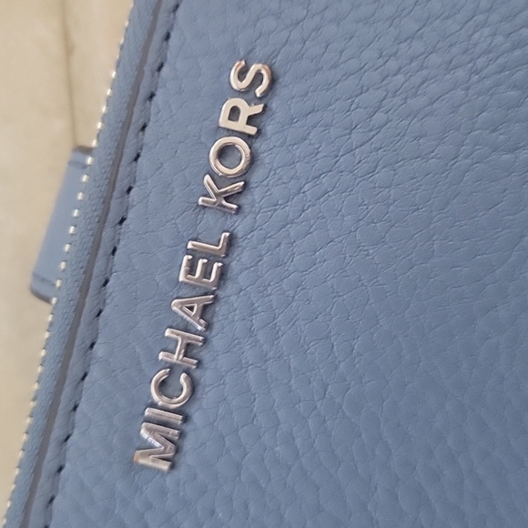 MICHAEL KORS LEATHER CELLPHONE HOLDER WALLET CLUTCH - Picture 3 of 17